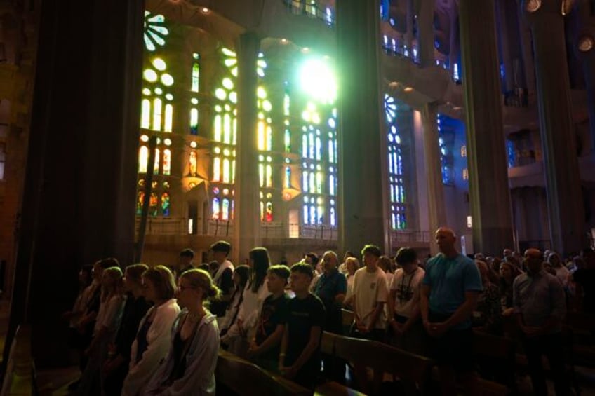 flooded with sightseers europes iconic churches struggle to accommodate both worship and tourism