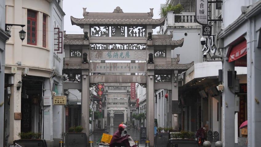 floods from tropical storm haikui kill 2 displace thousands in chinas fujian province