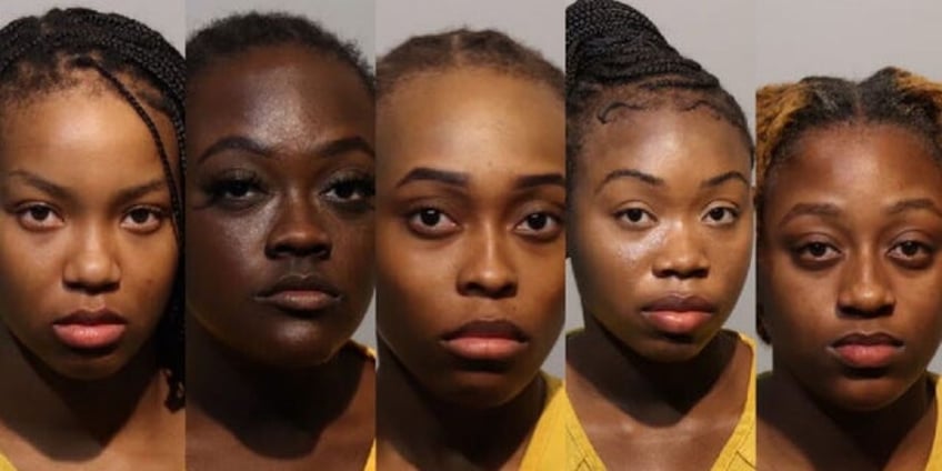 florida brawl at chicken wing restaurant triggered after 5 women clogged toilet police