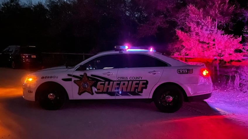 florida deputies discover dead man in car trunk suspect with self inflicted gunshot wound