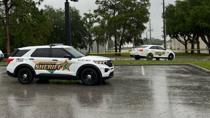 florida deputies discover dead man in car trunk suspect with self inflicted gunshot wound