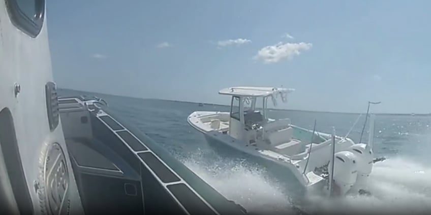 florida deputy leaps onto runaway boat to stop it after driver falls off video shows