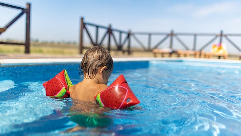 little kid arm floaties