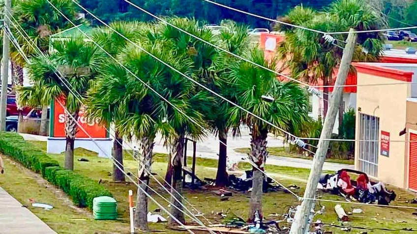 florida driver injured after corvette smashed to pieces during suspected street race crash officials say