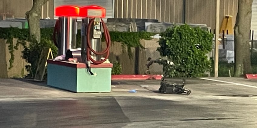 florida man arrested after allegedly dumping pipe bomb in car wash trash can sheriff