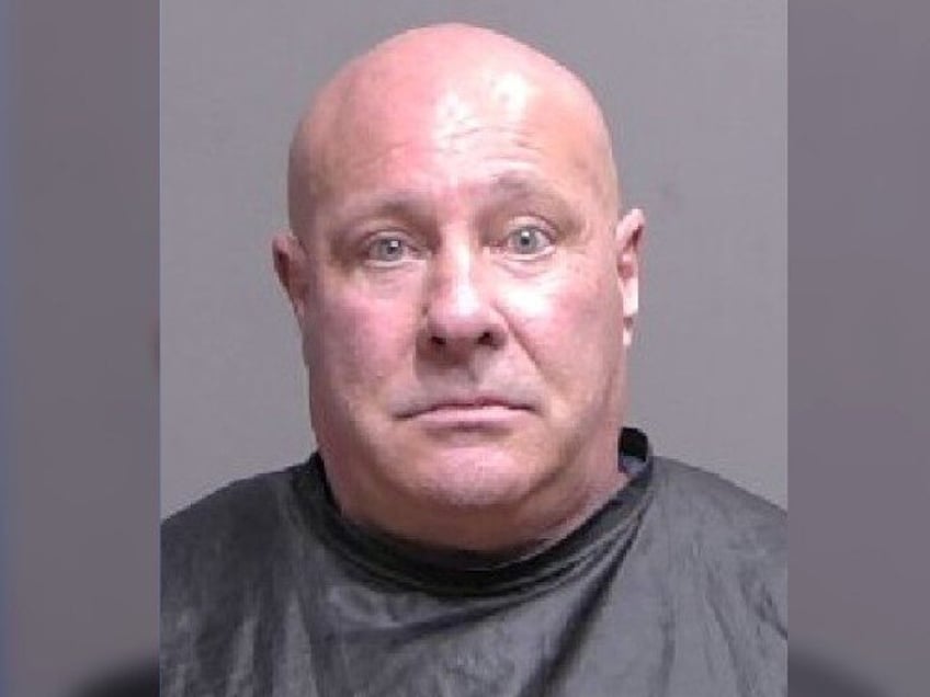 florida man arrested for allegedly spraying woman with garden hose