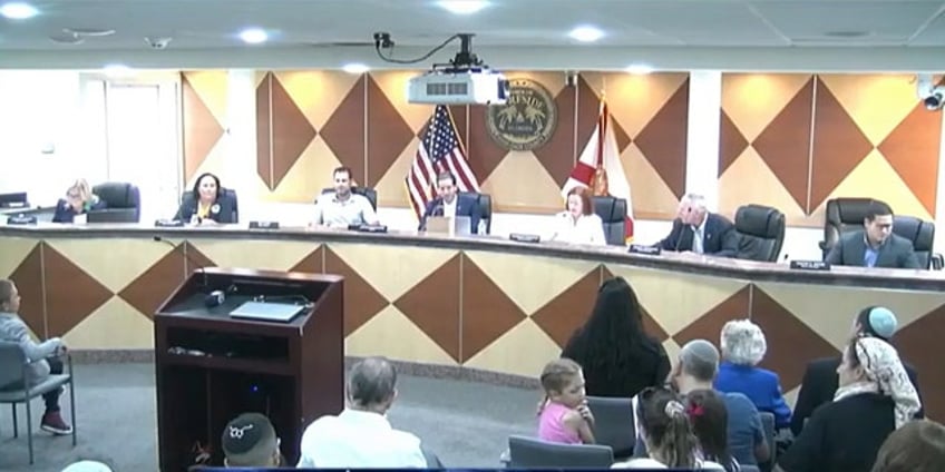 florida mayor accused of racism during exchange with hispanic commissioner later apologizes