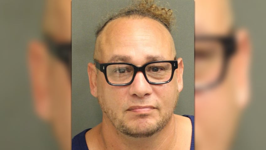 florida mom reports man for allegedly exposing himself in video recorded by 5 year old daughter