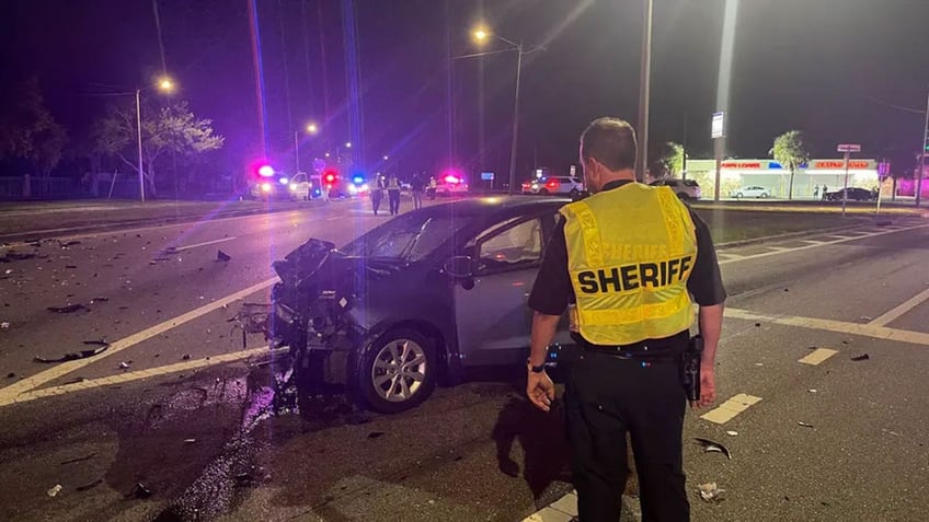 florida police truck crashes into car on way to emergency 5 year old girl dies