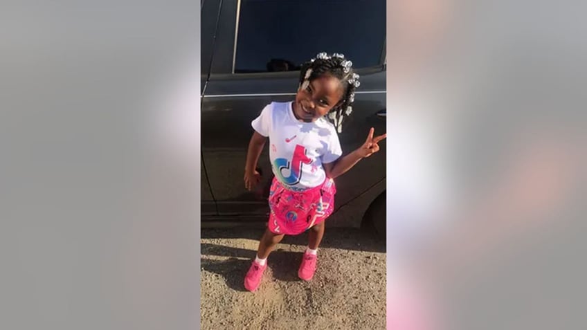 florida police truck crashes into car on way to emergency 5 year old girl dies