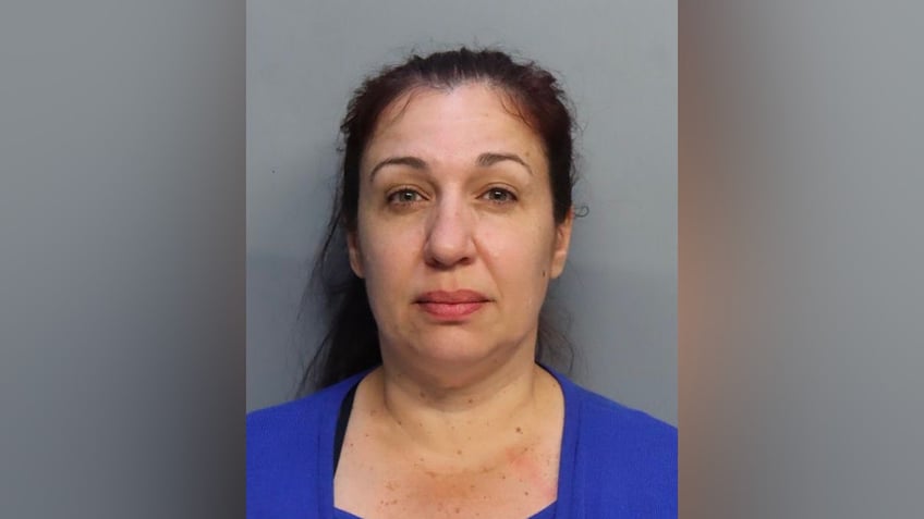 florida woman allegedly poisons boyfriends tea with bleach tablet report