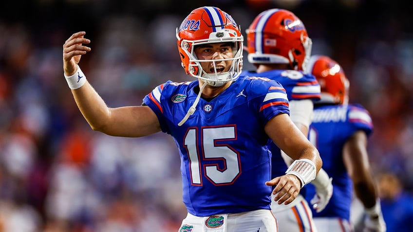 floridas graham mertz shares smooch with miss wisconsin girlfriend after massive win over tennessee