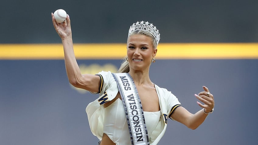 floridas graham mertz shares smooch with miss wisconsin girlfriend after massive win over tennessee