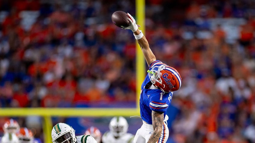 floridas ricky pearsall adds name to catch of the year debate after insane one handed grab