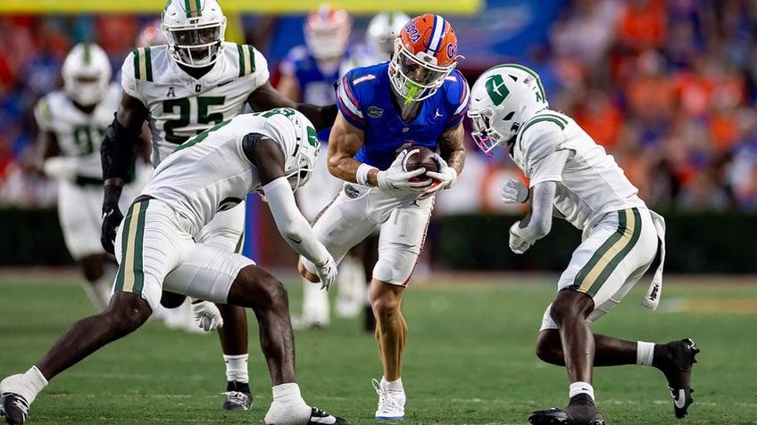 floridas ricky pearsall adds name to catch of the year debate after insane one handed grab