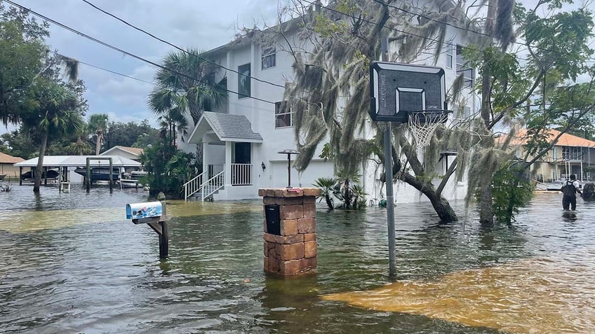 floridians praise desantis response to hurricane idalia experts weigh in on what it means for 2024