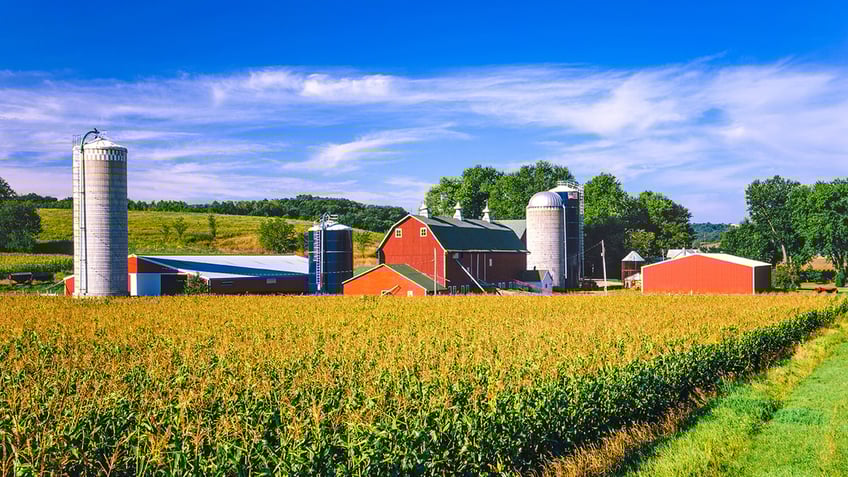 Stock photo of farm in Iowa