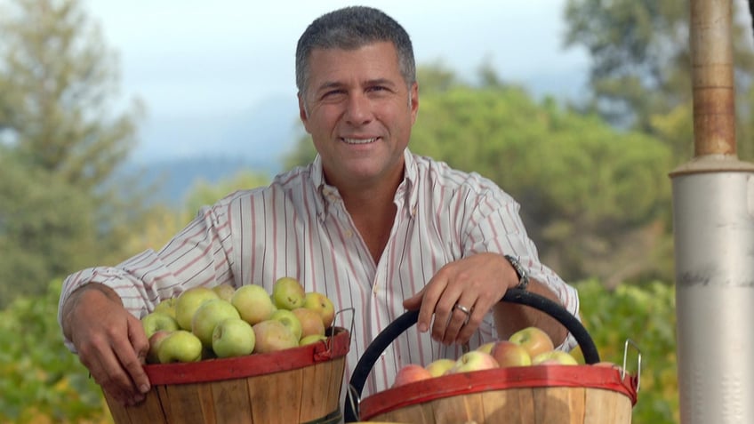 food network chef michael chiarello had no known allergies before death from anaphylactic shock