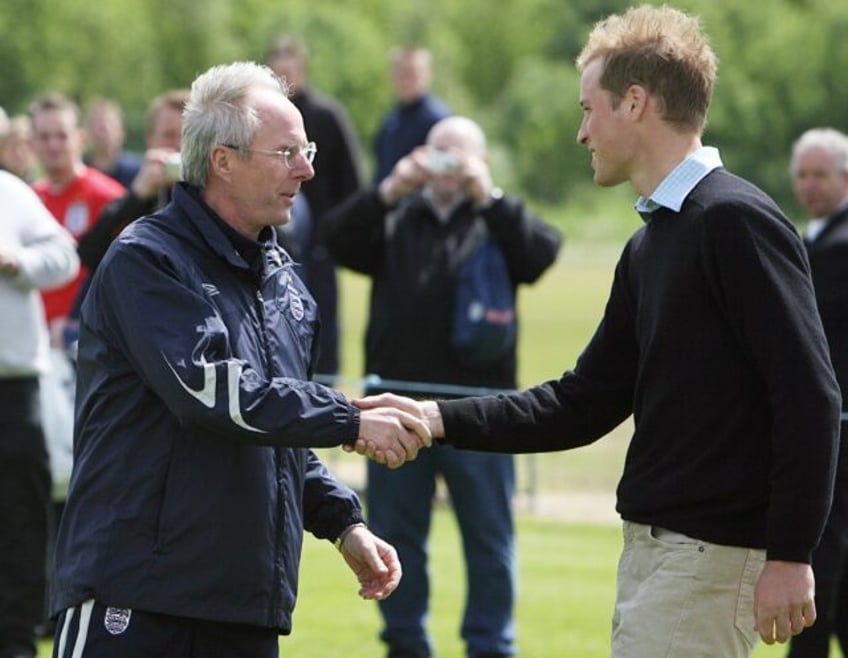 Prince William (R) meets with Sven-Goran Eriksson in 2006