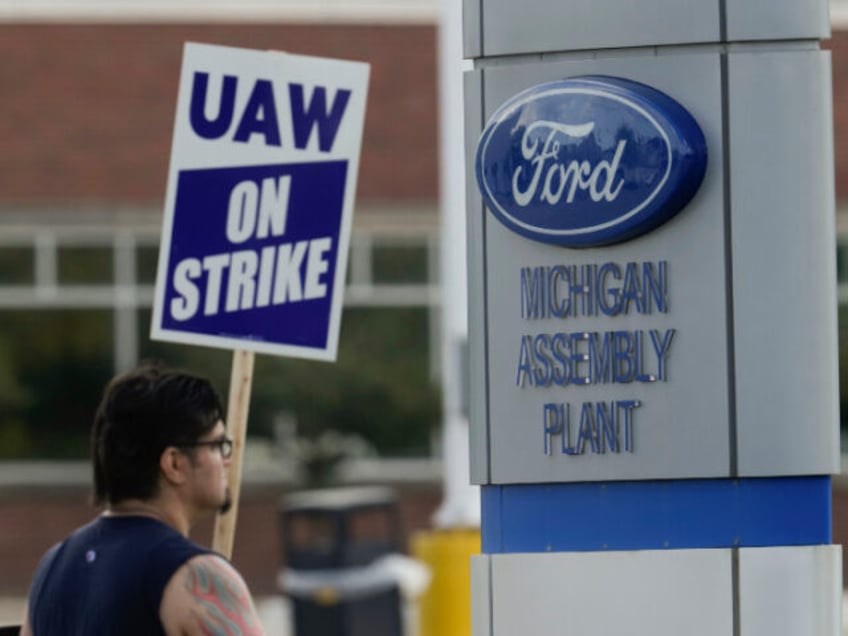 ford 600 michigan workers temporarily laid off as uaw strikes ramp up