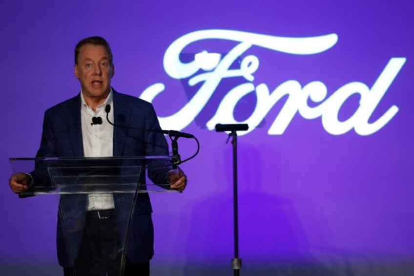 ford executive chair calls for end of auto strike