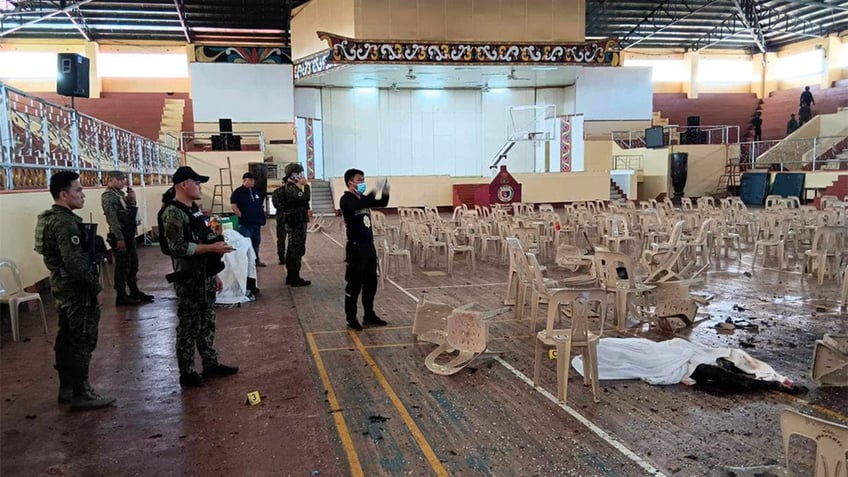 foreign terrorists believed responsible for deadly church bombing in philippines isis claims credit