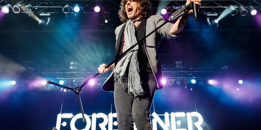 foreigner frontman kelly hansen reveals wild fan interactions as band embarks on final tour