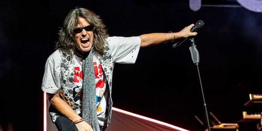 foreigner frontman kelly hansen reveals wild fan interactions as band embarks on final tour