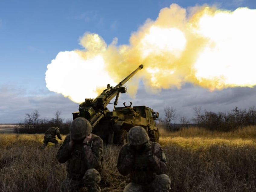 Ukrainian servicemen fire with a CAESAR self-propelled howitzer towards Russian positions in eastern Ukraine on December 28, 2022. (Photo by Sameer Al-DOUMY / AFP) (Photo by SAMEER AL-DOUMY/AFP via Getty Images)