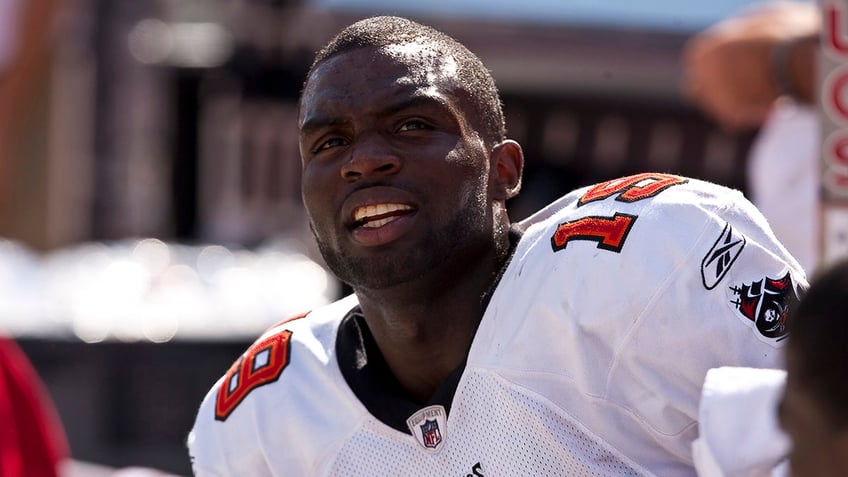 former buccaneers wr mike williams dead at 36 report