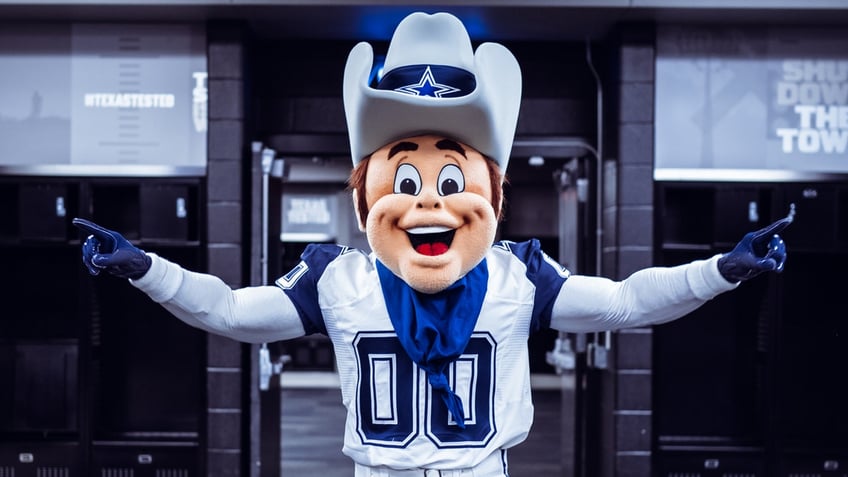 The Dallas Cowboys mascot, Rowdy