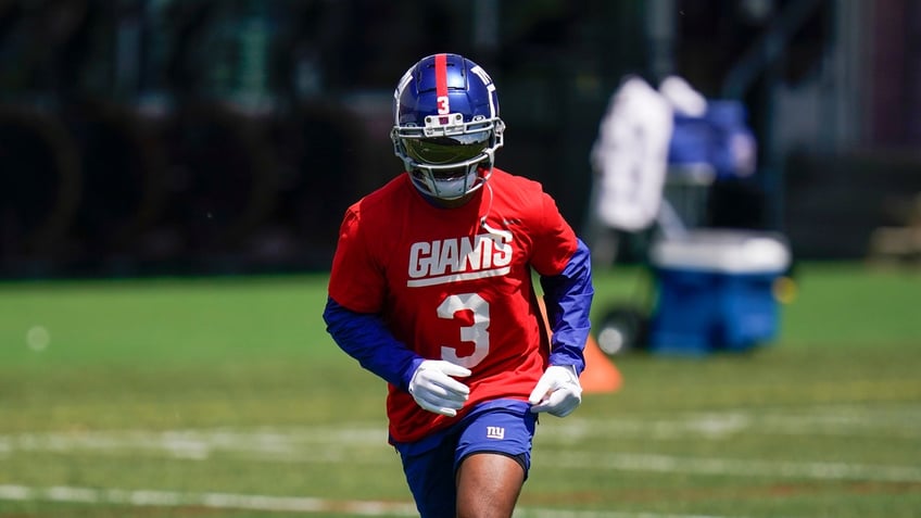 Sterling Shepard goes through a practice