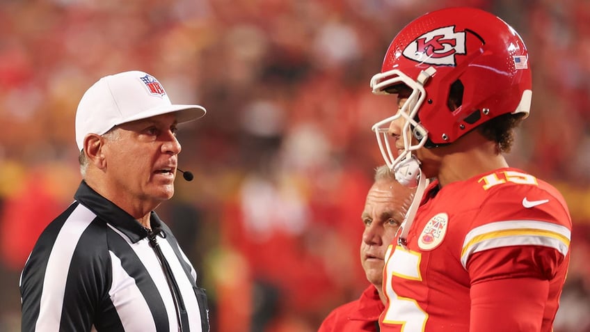 Patrick Mahomes and referee