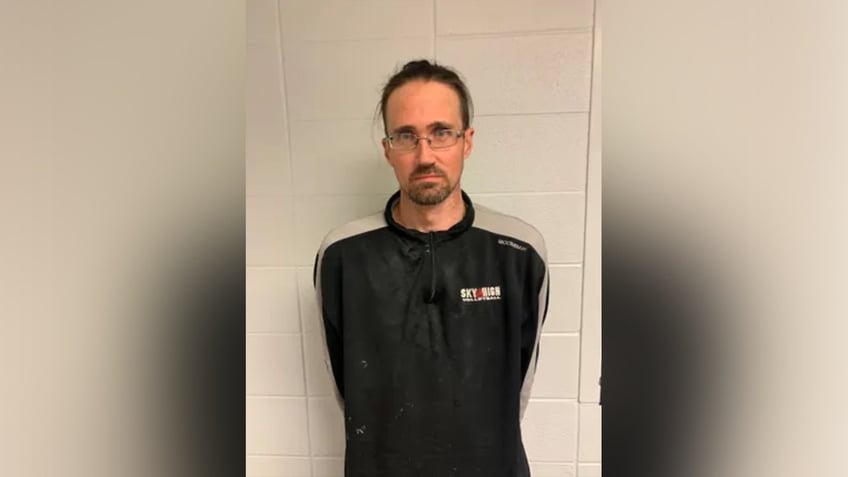 former illinois youth volleyball coach arrested for attempting to meet a child for sex police