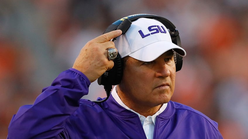 Les Miles grabs headset