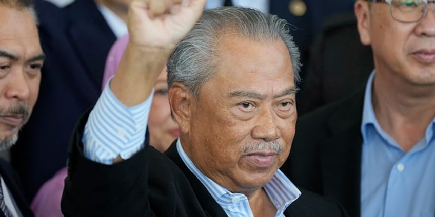 former malaysian prime minister yassin acquitted of 4 corruption charges