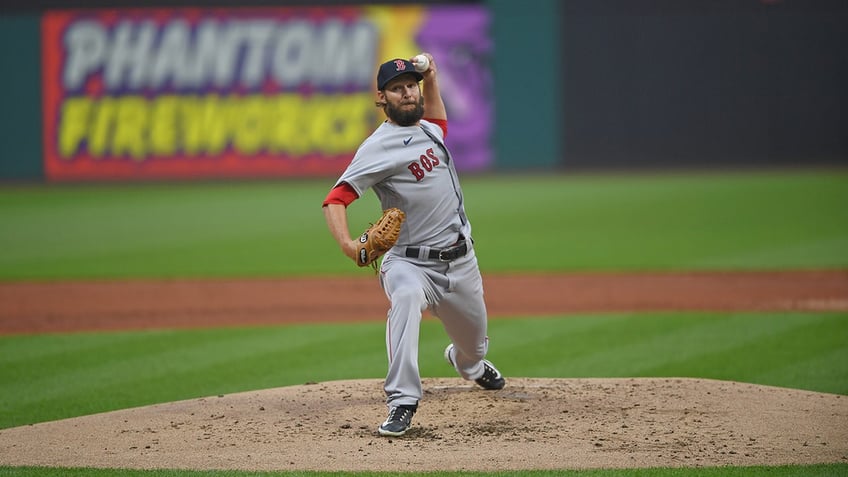 Matt Dermody pitches