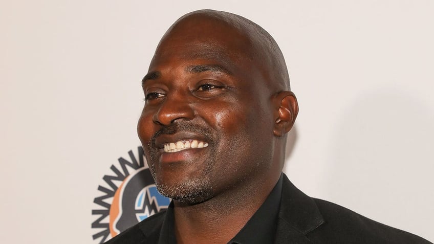 former nfl defensive end marcellus wiley accused of raping columbia student while attending in 1994 report