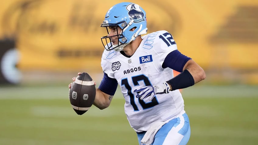 former nfl qb college star leads cfl teams awesome dinner touchdown celebration