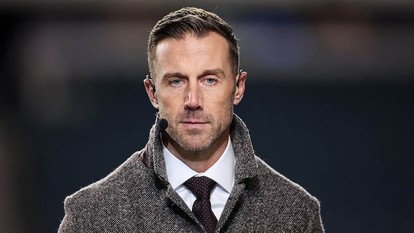 former nfl quarterback alex smith says family lives scan to scan after daughters brain tumor diagnosis