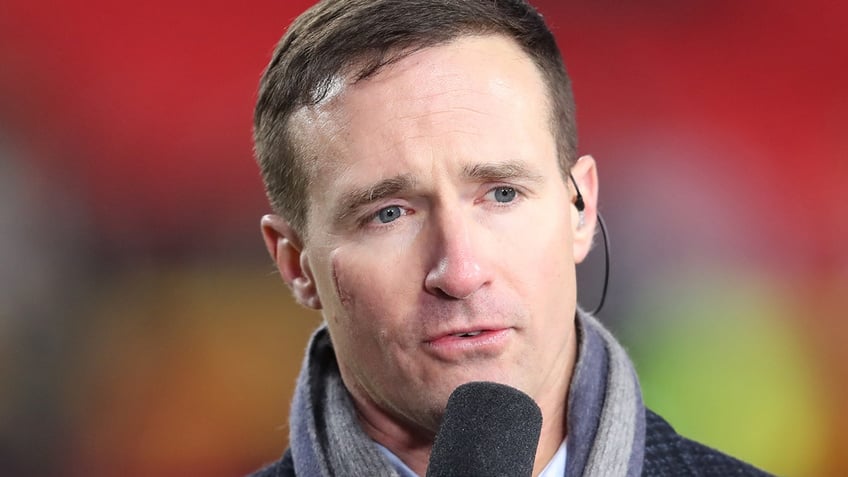 Drew Brees reports from the sidelines 