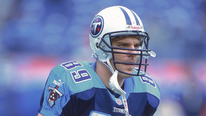 Frank Wycheck in a Titans uniform