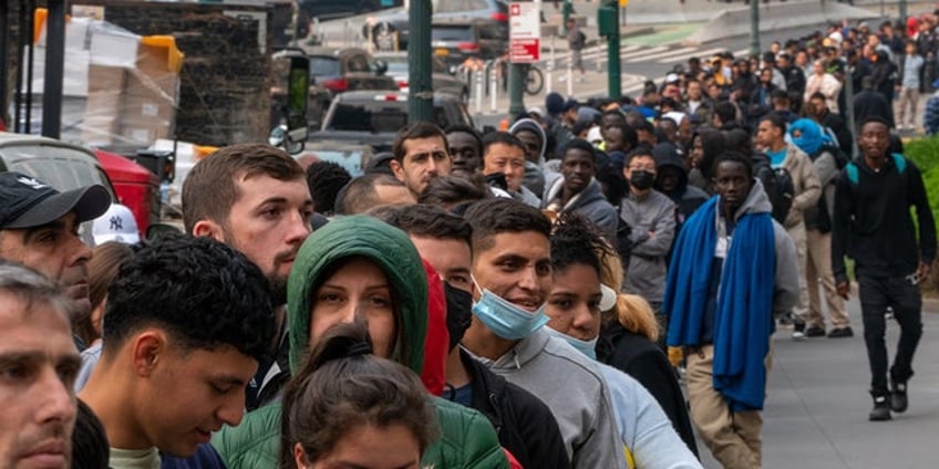 former ny dem governor warns nyc migrant crisis at tipping point sleep on the streets