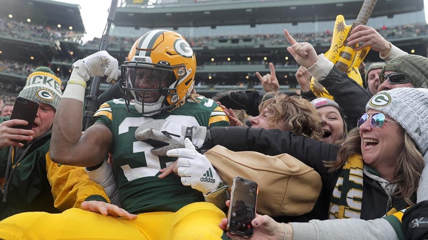 Aaron Jones make the Lambeau Leap