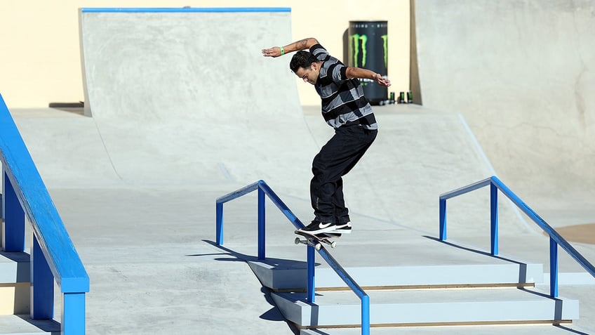 Paul Rodriguez grinding