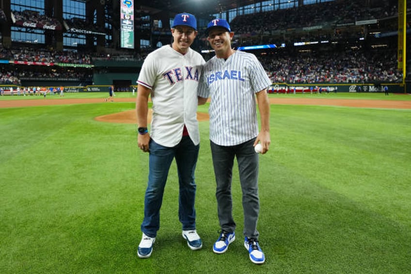 former rangers second baseman ian kinsler wears israel national team jersey for ceremonial first pitch