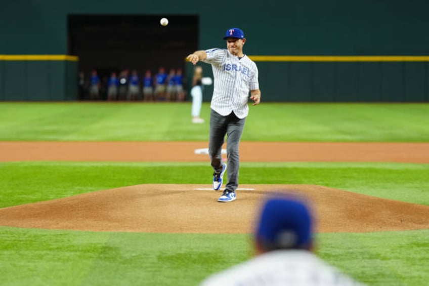 former rangers second baseman ian kinsler wears israel national team jersey for ceremonial first pitch