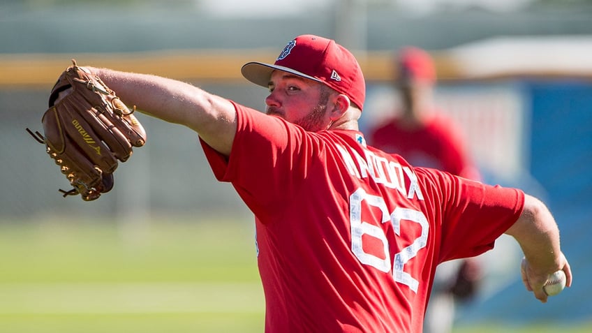 Austin Maddox throws