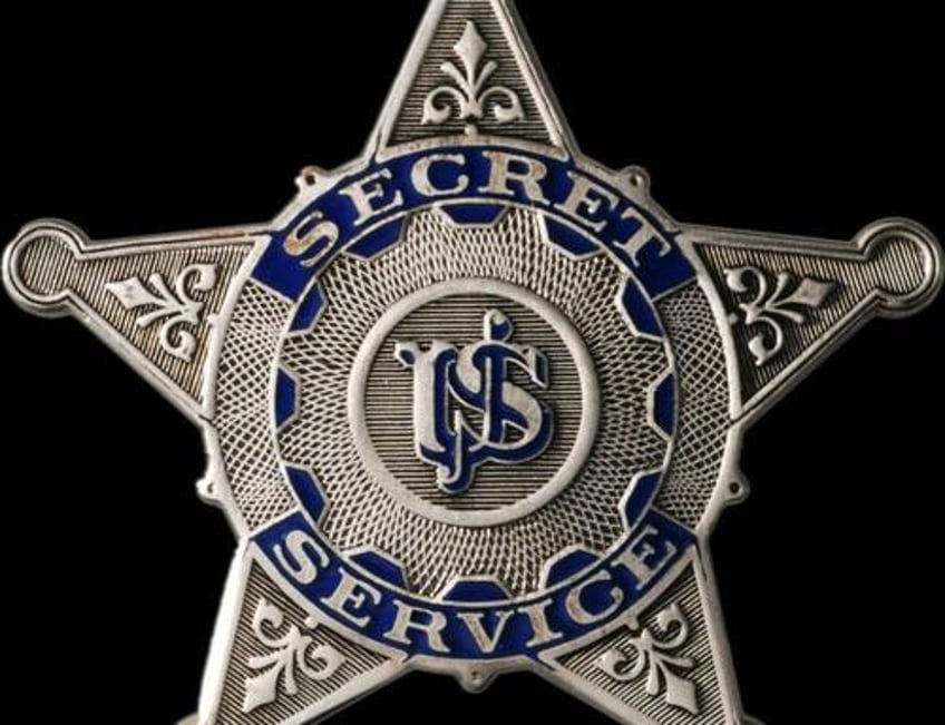 former secret service chief remains on agency payroll