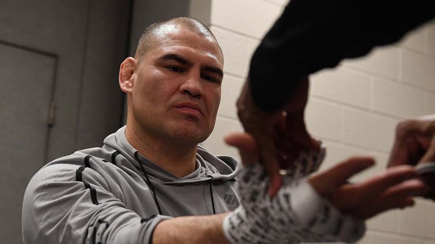 Cain Velasquez has hands wrapped